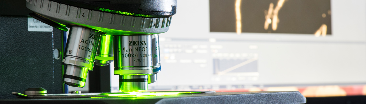Zeiss microscope emanating green light 