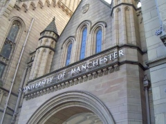 University of Manchester sign above arch oh Whitworth building 